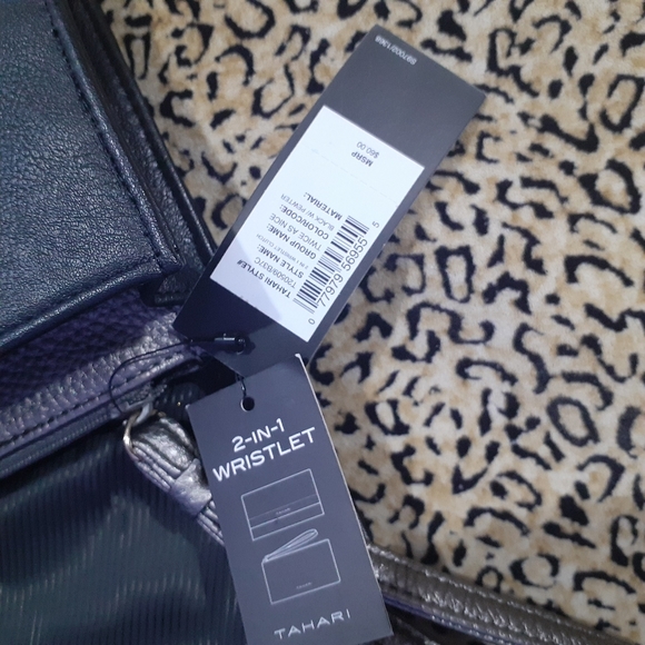 🌈NWT TAHARI WRISTLET - Picture 9 of 13